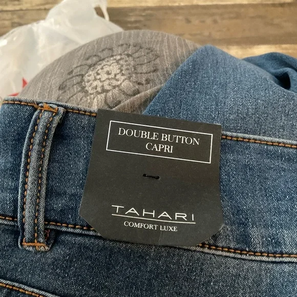 Tahari Women’s CapriJeans. Size 24 Measurements in Comments - Picture 6 of 13
